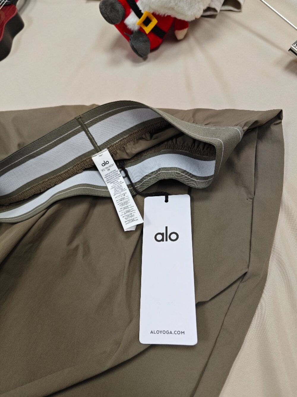 NWT Olive🎄 ALO Yoga Suit Up Pants XXS | Relaxed Fit | Versatile trousers - Picture 4 of 8